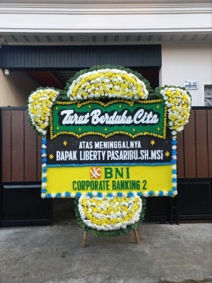 Papan Bunga Duka di Brang Rea