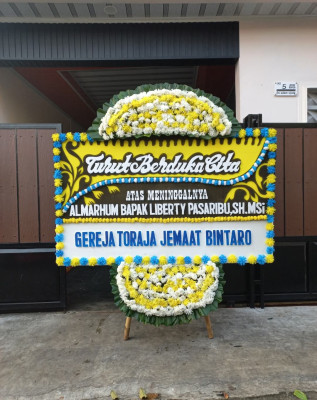 Papan Bunga Duka di Brang Rea