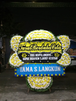 Papan Bunga Duka di Brang Rea